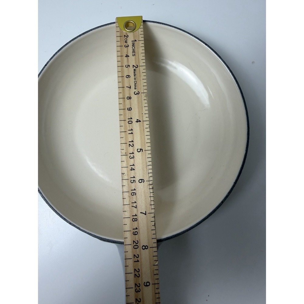 New Le Creuset Cast Iron Enamel Shallow Fry Pan Cream & Gray 8" Dia France - Picture 4 of 6